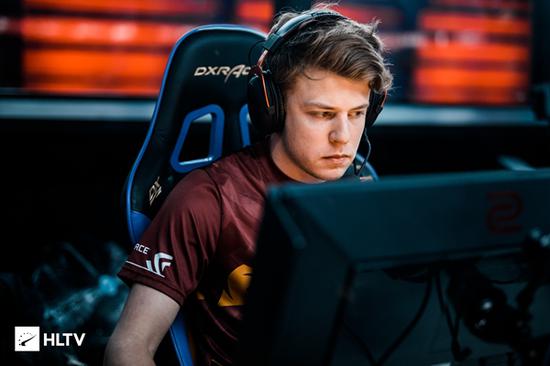 LPL解说赛前预测：无一人认为WBG会赢！管泽元觉得双方将打满五局！