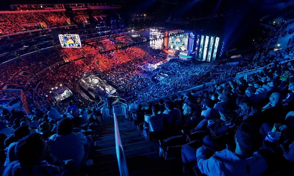 战舰轰鸣！大表哥的全白双杀吹响了反击的号角，Faze从1-2反弹淘汰VIT